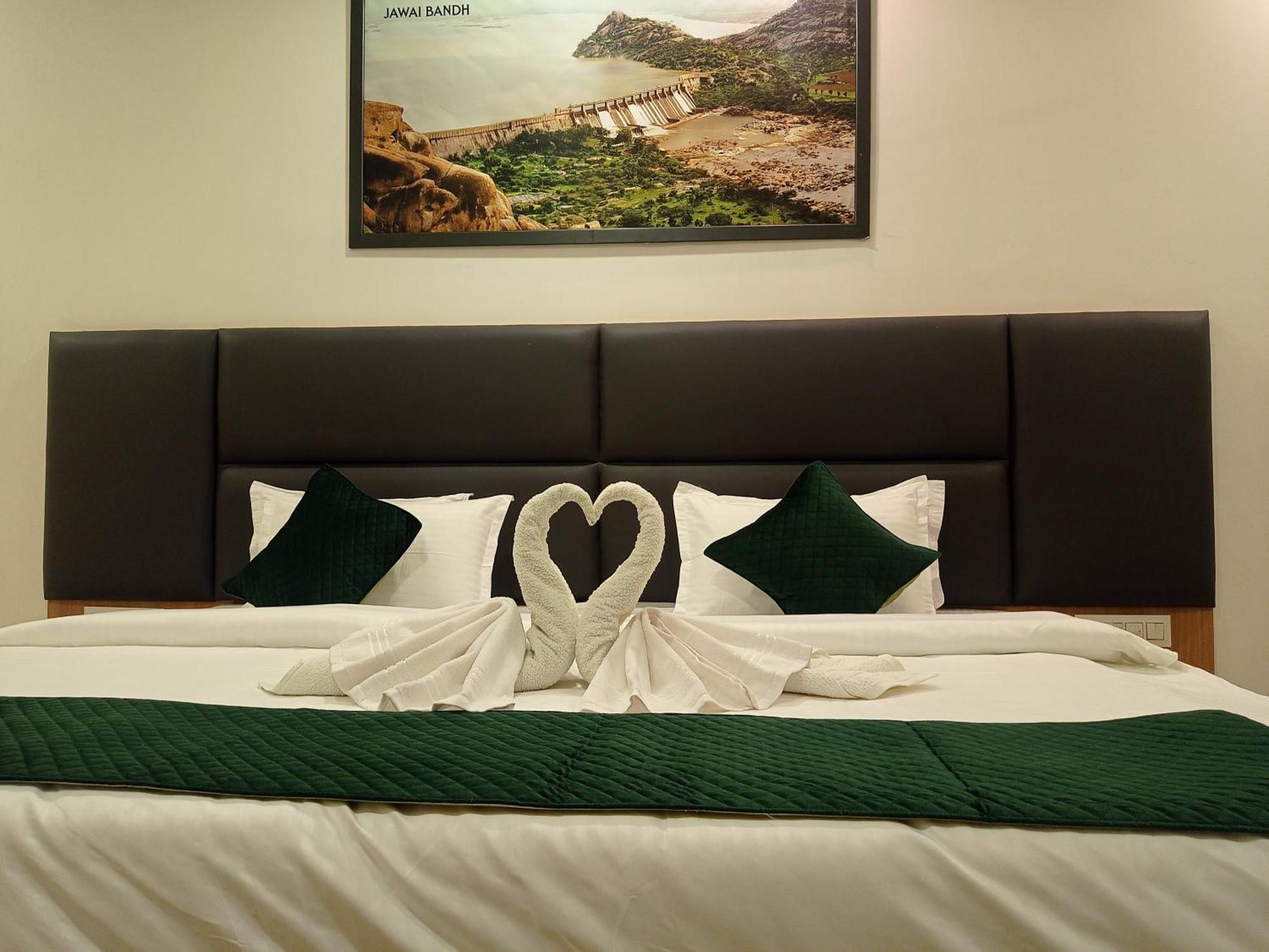 Sheoganj Sun Stone Hotel & Club - Jawai מראה חיצוני תמונה