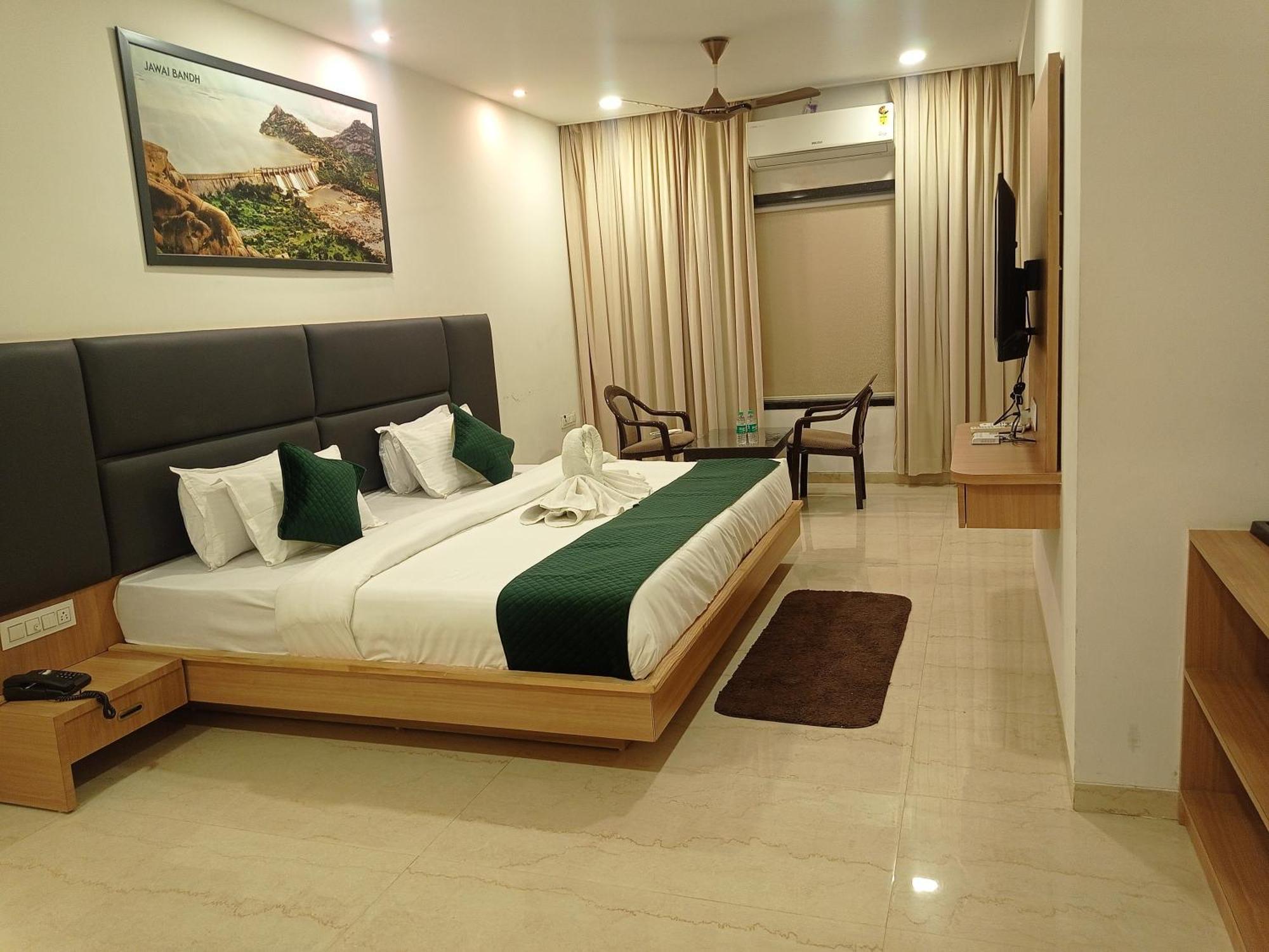 Sheoganj Sun Stone Hotel & Club - Jawai מראה חיצוני תמונה