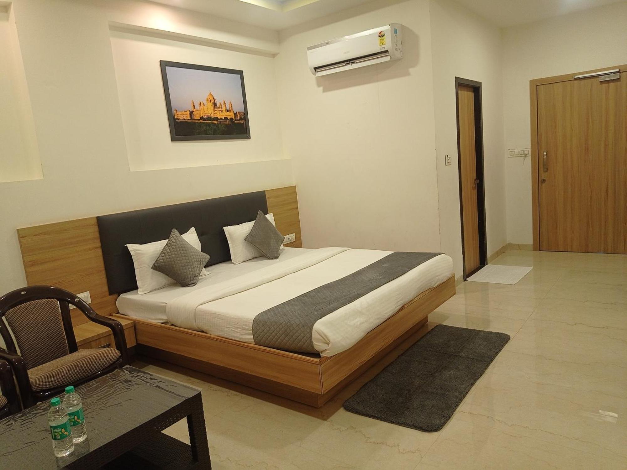 Sheoganj Sun Stone Hotel & Club - Jawai מראה חיצוני תמונה